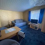 منتجع Osrodek Wypoczynkowy U Dobrego Ducha قلعة نيدزيكا